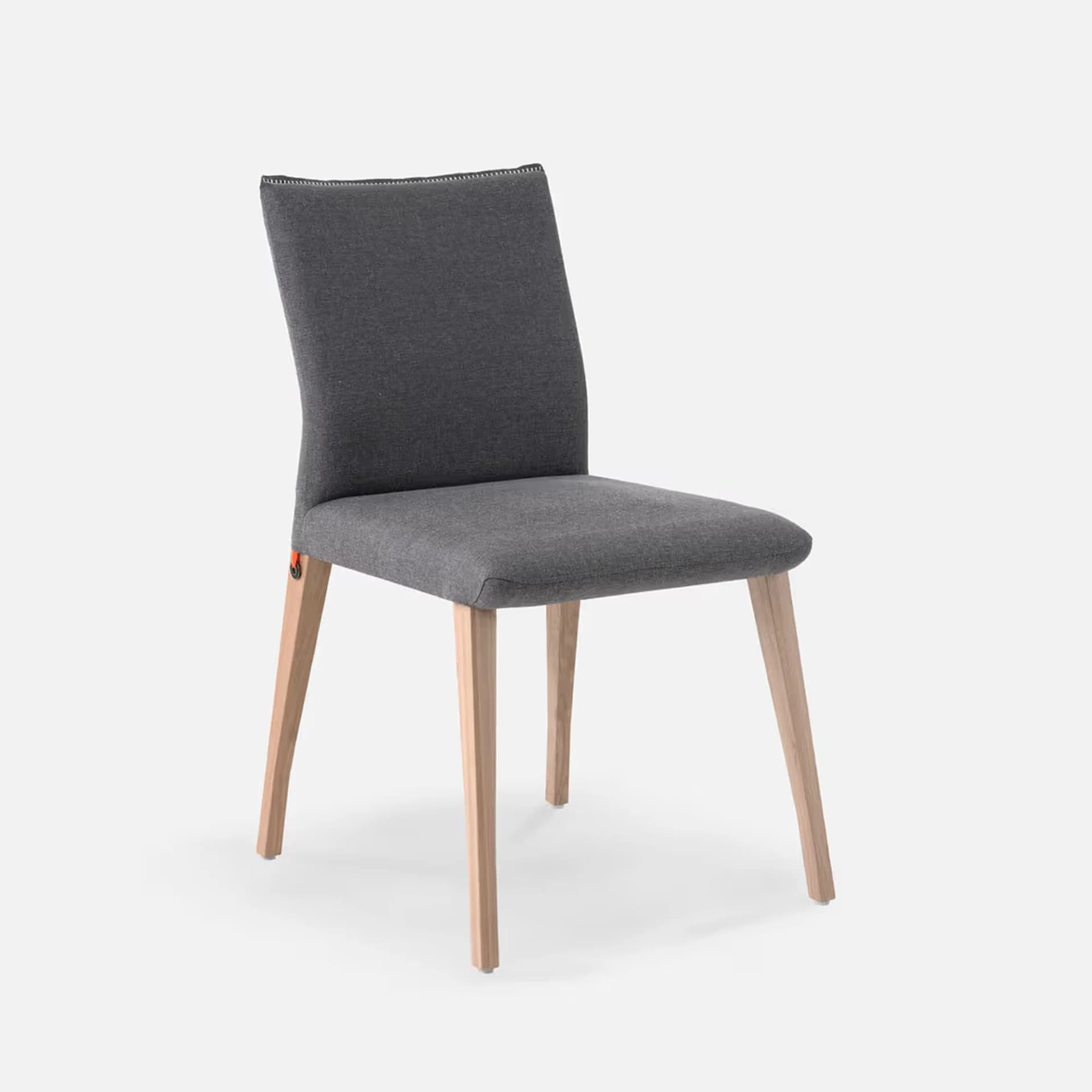 Chaise Monica Sans Accoudoirs par Zelder en teinte de bois hêtre naturel et revêtement tissu coloris gris