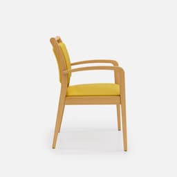 Chaise Accoudoirs Julia par Zelder en hêtre naturel et tissu coloris taupe